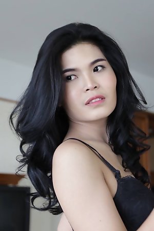 23 year old sexy and horny Thai ladyboy gets a facial from white tourist