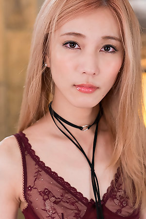 Chulin shows off her incredible femine body.